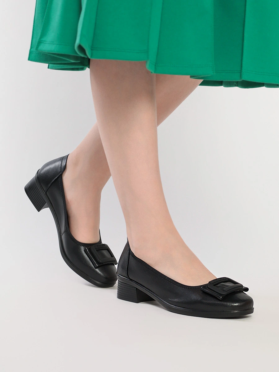 Туфли черного цвета с декоративной пряжкой